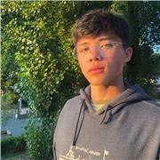 Pianiste intermédiaire, 7 ans d'expérience et des connaissances solides en solfège